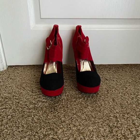Red and black platform heels - Picture 4 of 6
